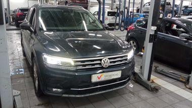 Volkswagen Tiguan 2018 года, 169 432 км - вид 2