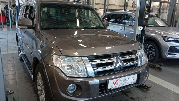 Mitsubishi Pajero,  - вид 1
