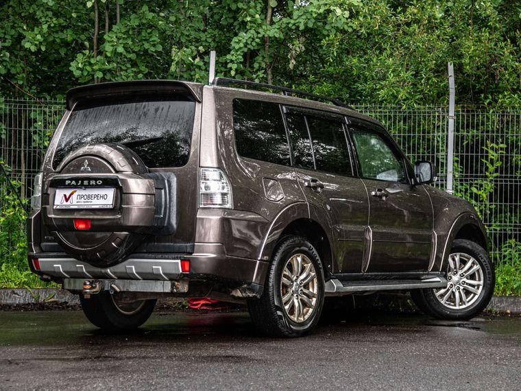 Mitsubishi Pajero,  - вид 1