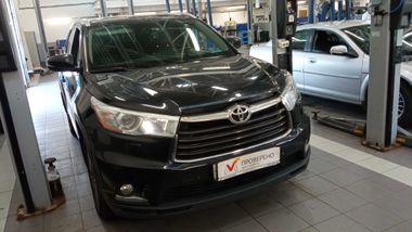 Toyota Highlander 2014 года, 190 400 км - вид 2