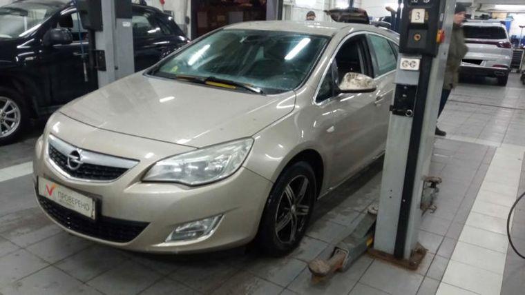 Opel Astra 2010 года, 223 790 км - вид 1
