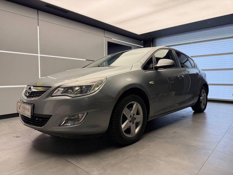 Opel Astra, 2011