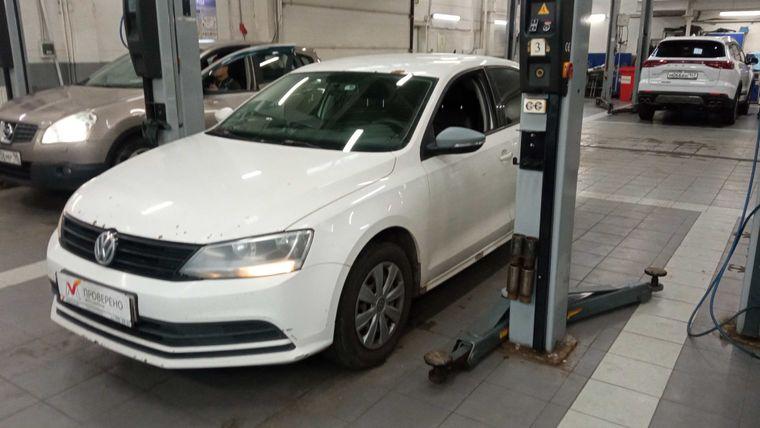 Volkswagen Jetta 2015 года, 356 090 км - вид 1
