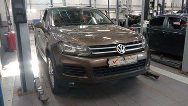 Volkswagen Touareg 2012 года, 243 037 км - вид 2