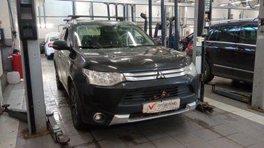 Mitsubishi Outlander 2014 года, 196 848 км - вид 2