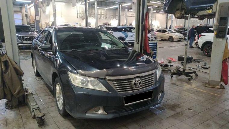 Toyota Camry 2013 года, 229 900 км - вид 2