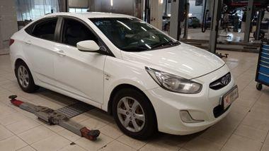 Hyundai Solaris 2013 года, 275 000 км - вид 2