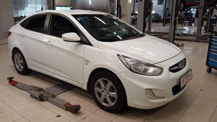 Hyundai Solaris 2013 года, 275 000 км - вид 2
