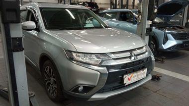 Mitsubishi Outlander 2018 года, 243 666 км - вид 2