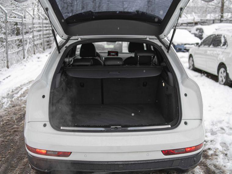 Audi Q3,  - вид 1