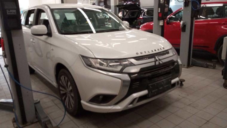 Mitsubishi Outlander, 2022 - вид 1