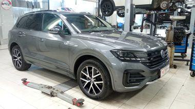 Volkswagen Touareg 2019 года, 123 994 км - вид 2
