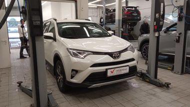 Toyota RAV4 2016 года, 179 985 км - вид 2