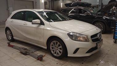 Mercedes-Benz A-класс 2015 года, 140 000 км - вид 2