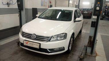 Volkswagen Passat 2012 года, 279 174 км - вид 1