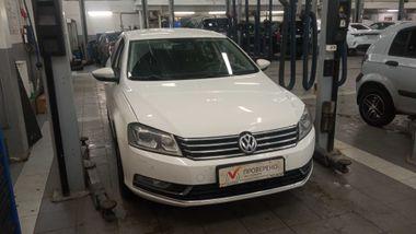 Volkswagen Passat 2012 года, 279 174 км - вид 2