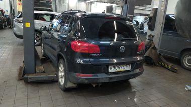 Volkswagen Tiguan 2013 года, 201 673 км - вид 2