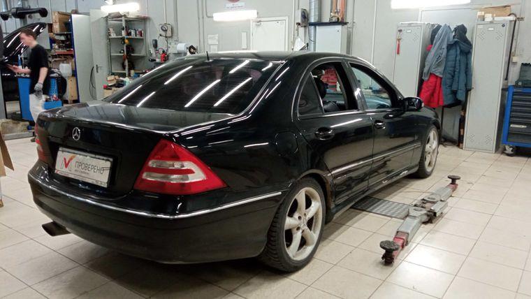 Mercedes-Benz C-класс 2005 года, 360 088 км - вид 2