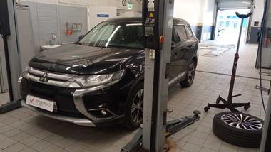 Mitsubishi Outlander 2017 года, 124 679 км - вид 1
