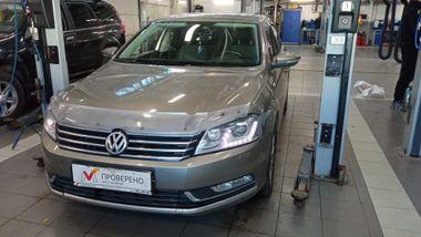 Volkswagen Passat 2012 года, 146 816 км - вид 1