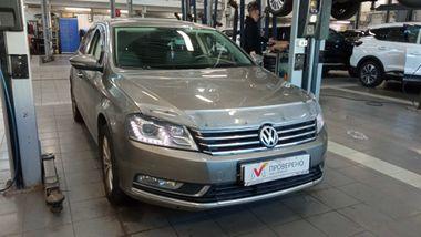 Volkswagen Passat 2012 года, 146 816 км - вид 2