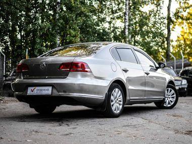 Volkswagen Passat 2012 года, 146 816 км - вид 2