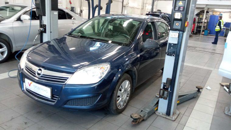 Opel Astra, 2011