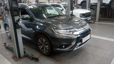 Mitsubishi Outlander 2018 года, 106 250 км - вид 2