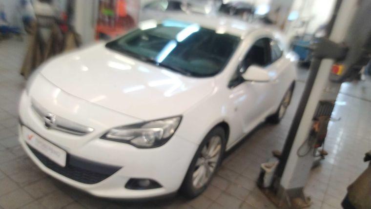 Opel Astra GTC 2012 года, 228 943 км - вид 1