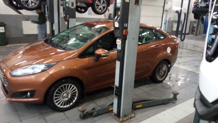 Ford Fiesta 2016 года, 180 000 км - вид 1
