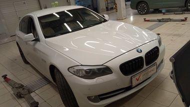 BMW 5 серия 2010 года, 150 000 км - вид 2