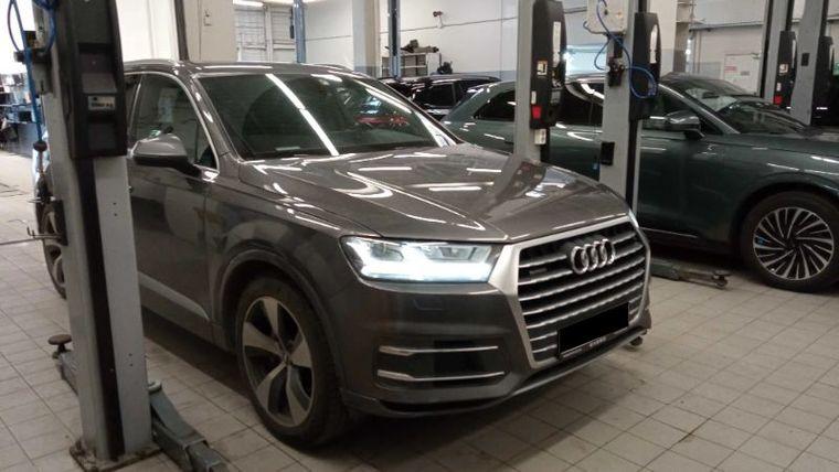 Audi Q7,  - вид 1
