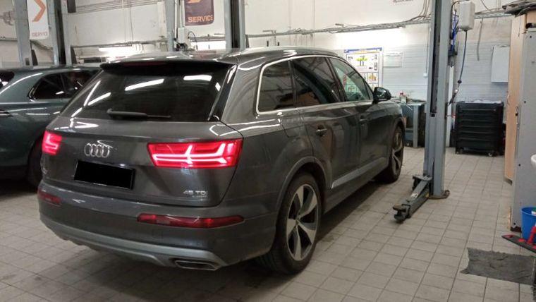 Audi Q7,  - вид 2