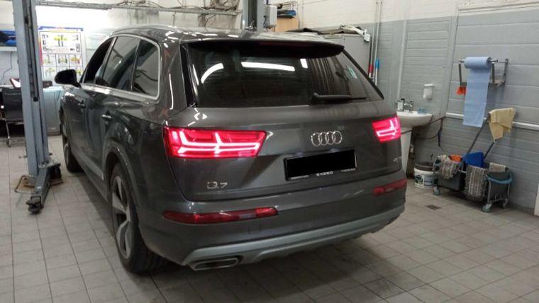 Audi Q7,  - вид 3