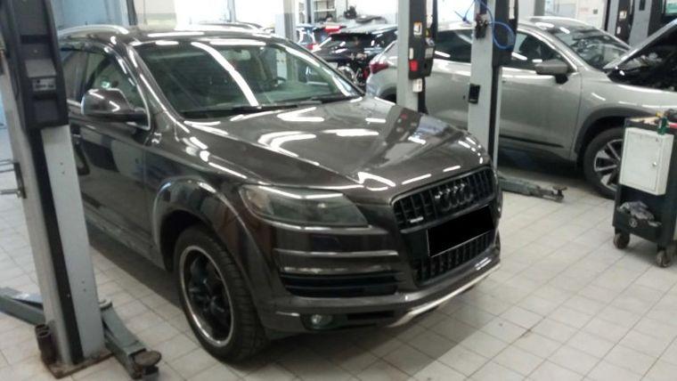 Audi Q7,  - вид 1