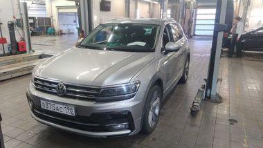 Volkswagen Tiguan 2018 года, 144 683 км - вид 1