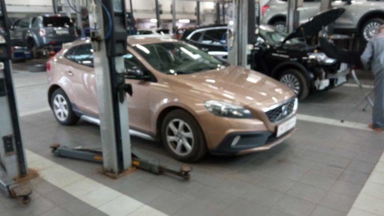 Volvo V40 Cross Country 2013 года, 149 385 км - вид 2