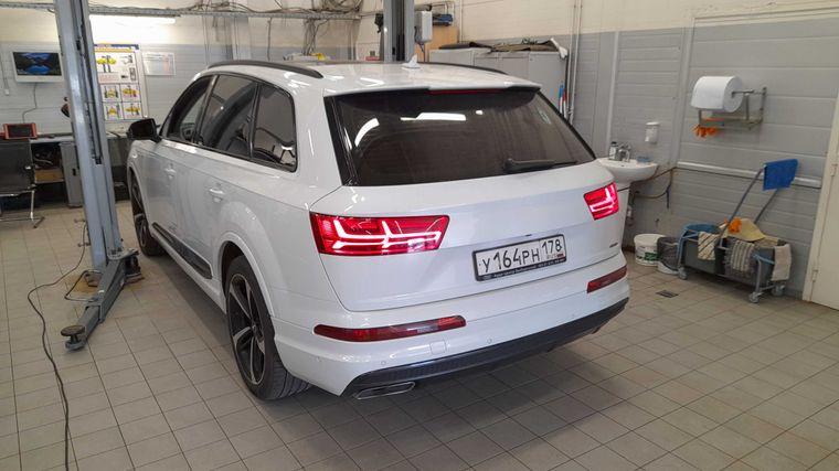 Audi Q7,  - вид 3