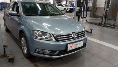 Volkswagen Passat 2013 года, 74 358 км - вид 2