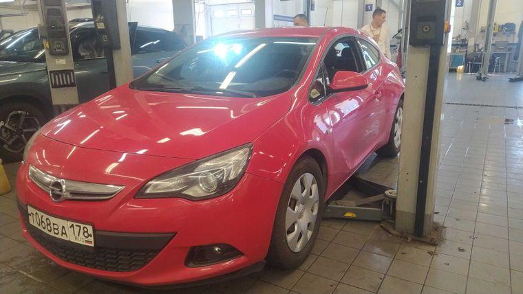 Opel Astra GTC 2012 года, 134 876 км - вид 1