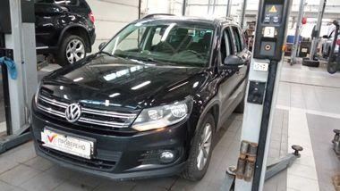 Volkswagen Tiguan 2015 года, 172 868 км - вид 1