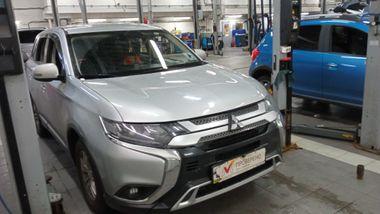 Mitsubishi Outlander 2018 года, 328 300 км - вид 2