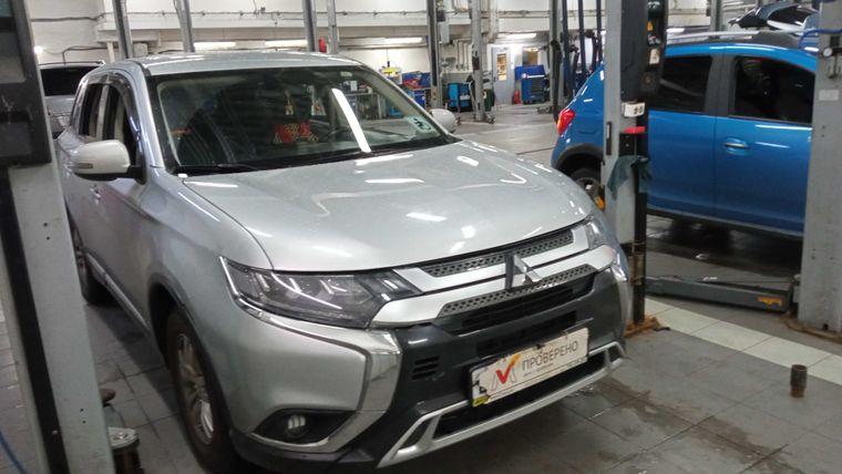 Mitsubishi Outlander 2018 года, 328 300 км - вид 2