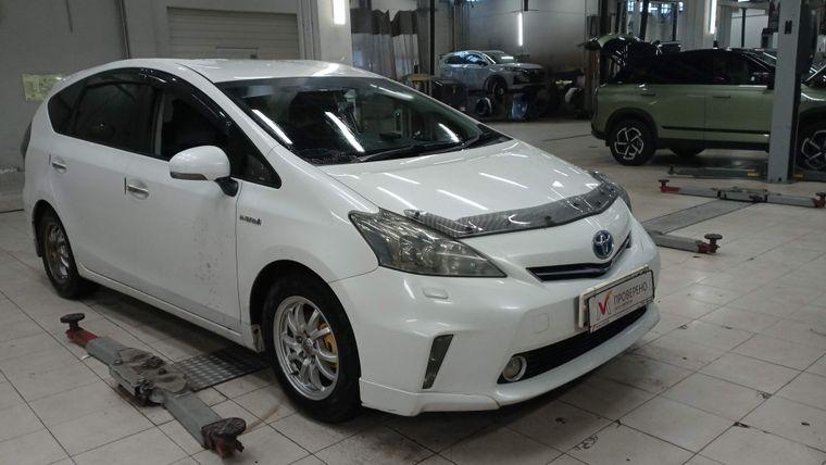 Toyota Prius Alpha 2013 года, 218 401 км - вид 2