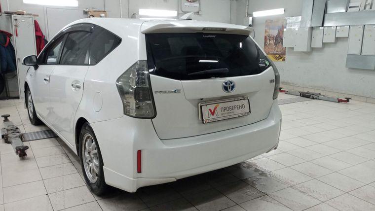 Toyota Prius Alpha,  - вид 3