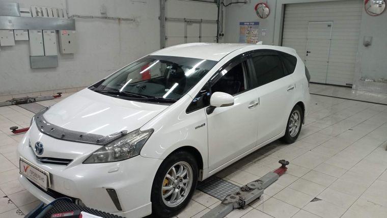 Toyota Prius Alpha 2013 года, 218 401 км - вид 1