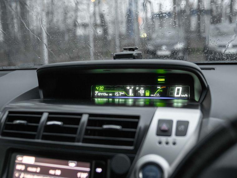 Toyota Prius Alpha,  - вид 4