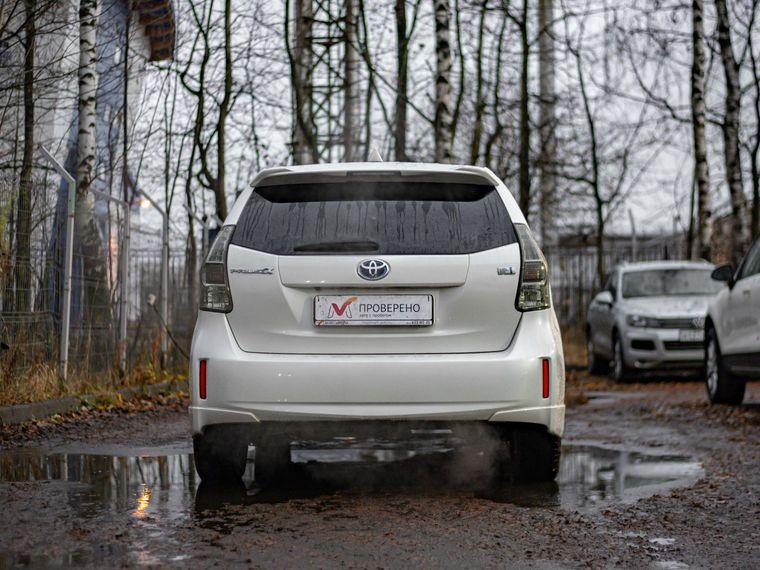 Toyota Prius Alpha,  - вид 3