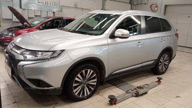 Mitsubishi Outlander 2019 года, 90 627 км - вид 1