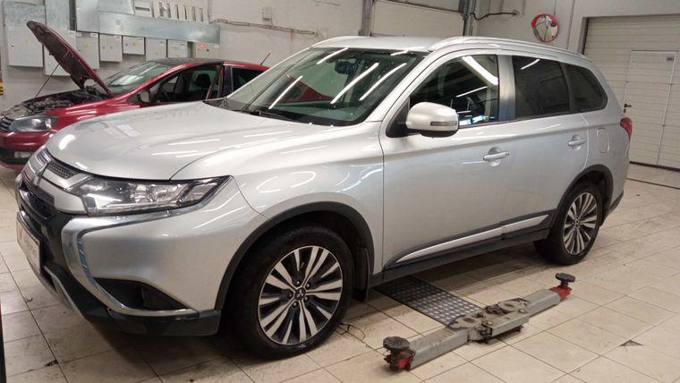 Mitsubishi Outlander 2019 года, 90 627 км - вид 1